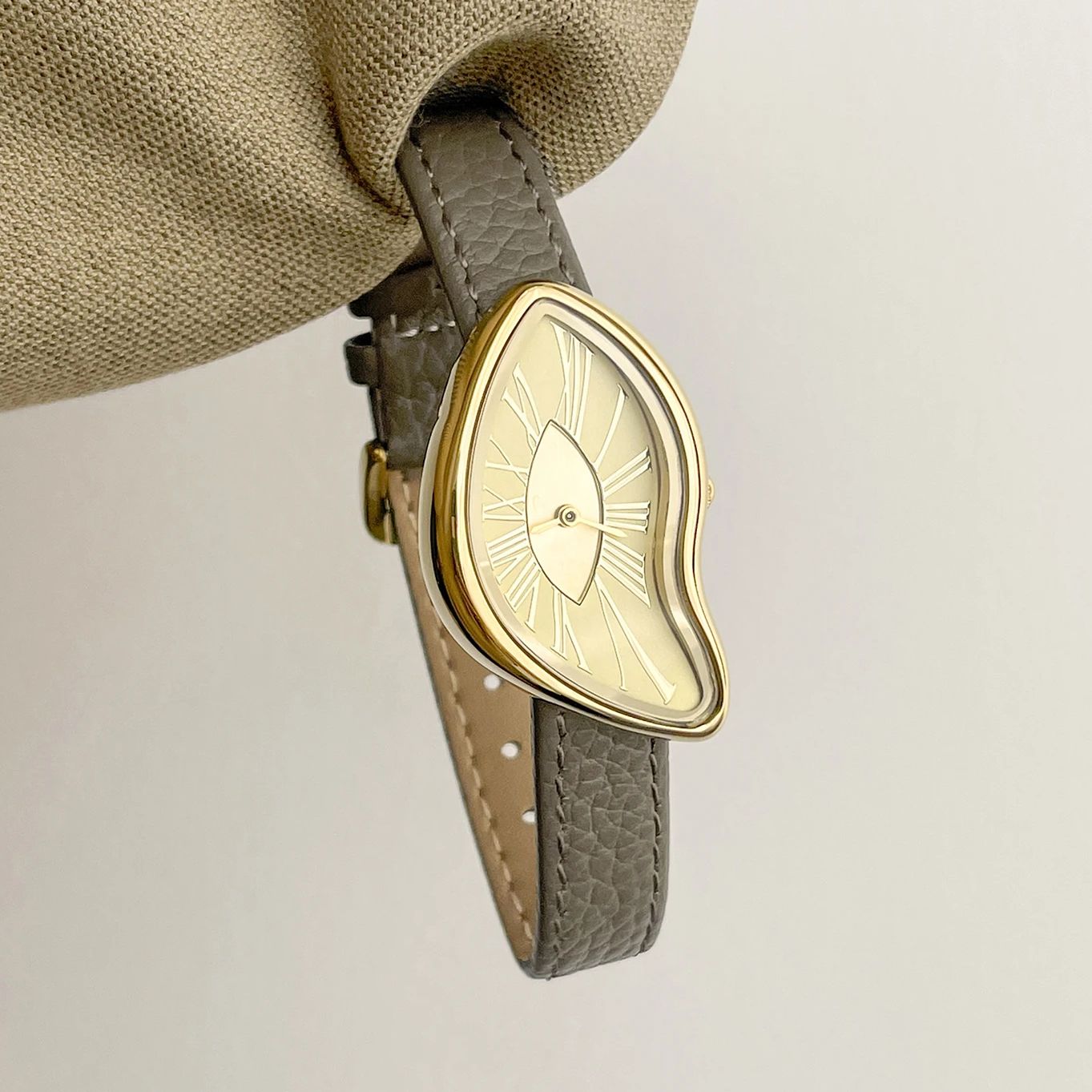 Montre créative rétro haut de  - Cartier Watch Tank avis et prix